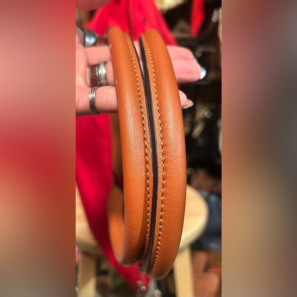 NWOT Red Vinyl & Vegan Leather Large Capacity Tote Bag​ - Picture 7 of 10